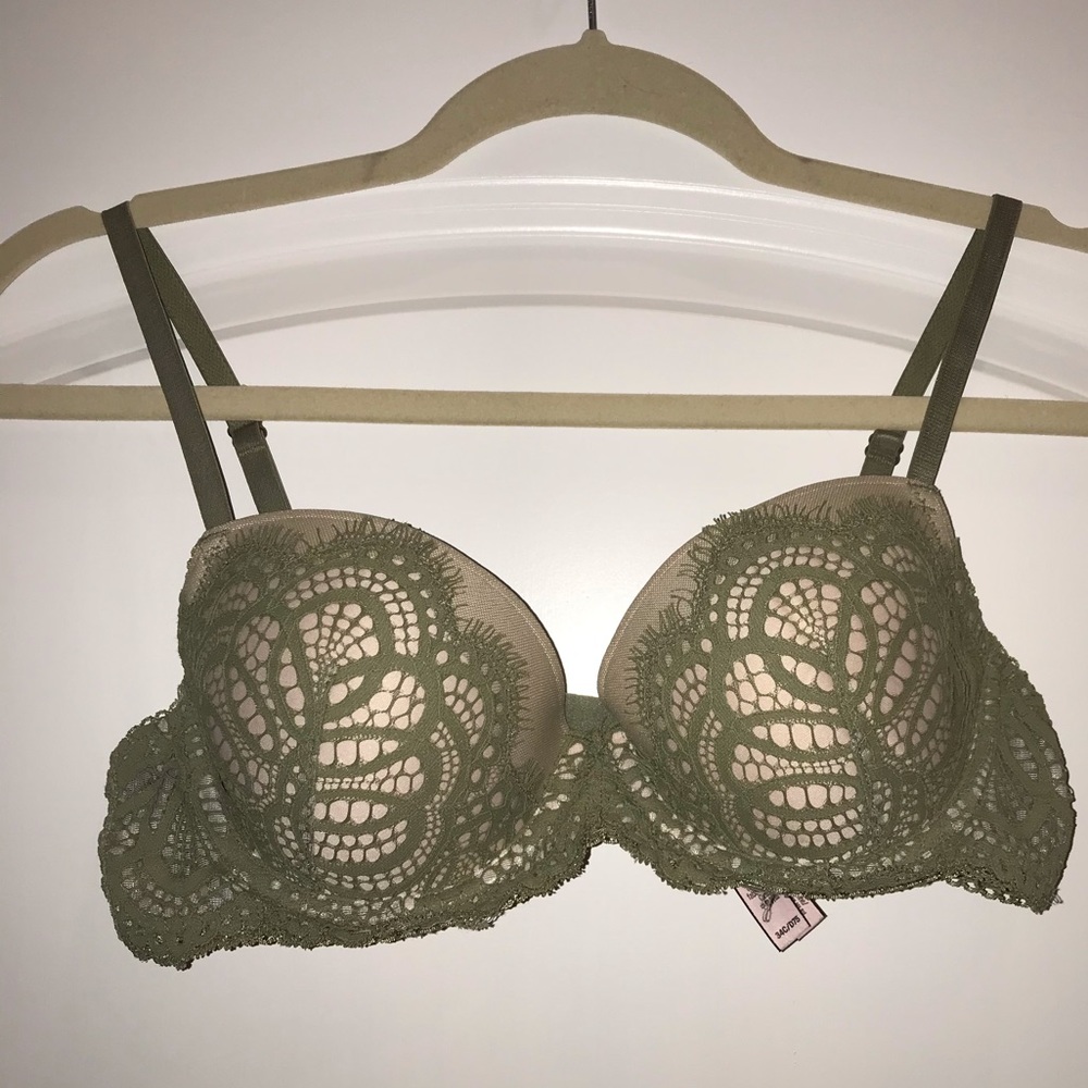 Victoria’s Secret Green and Tan Lace Bra